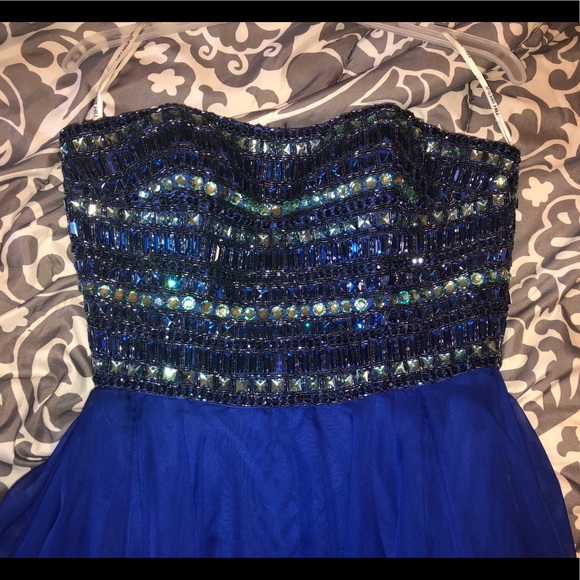 Prom, formal dress - Picture 2 of 5